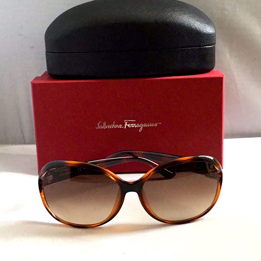 Salvatore Ferragamo Oval Ladies Sunglasses.
